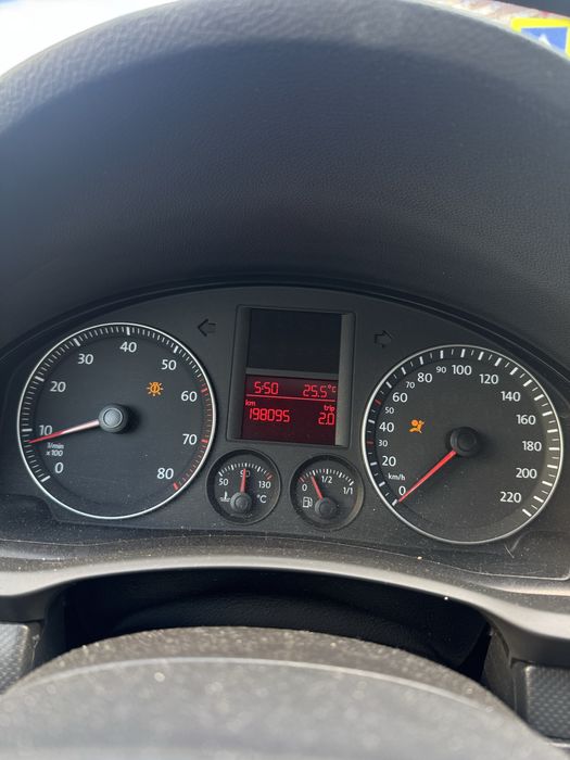 Vand VW Golf 5 - stare buna - 2000€