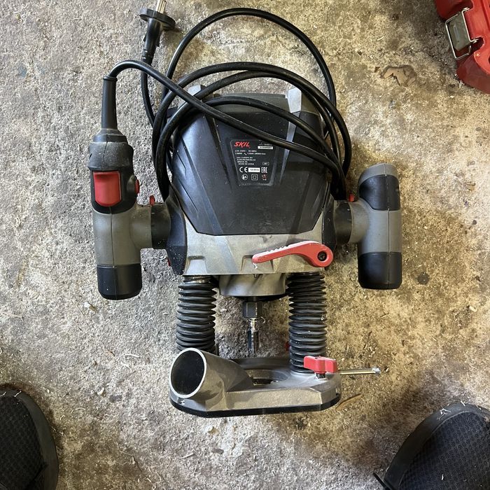 Оберфреза SKIL F0151840 01 1300W