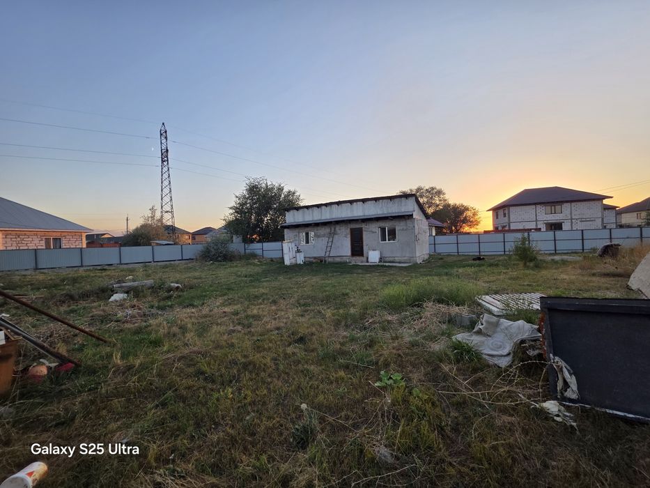 Продам участок с времянкой