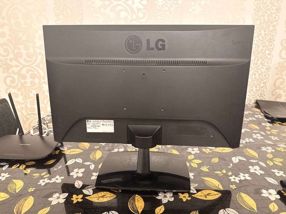 Продам монитор LG 23”