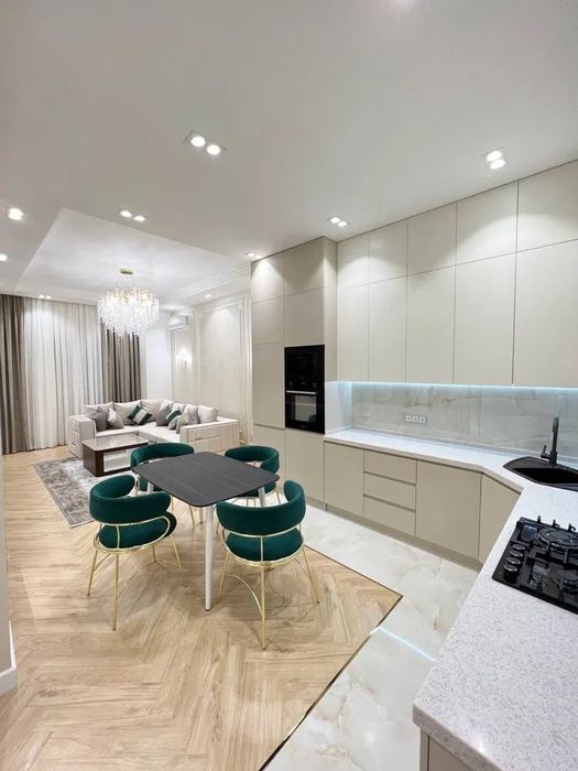 Жк Казахстан-Сдается новая квартира в элит комплексе!