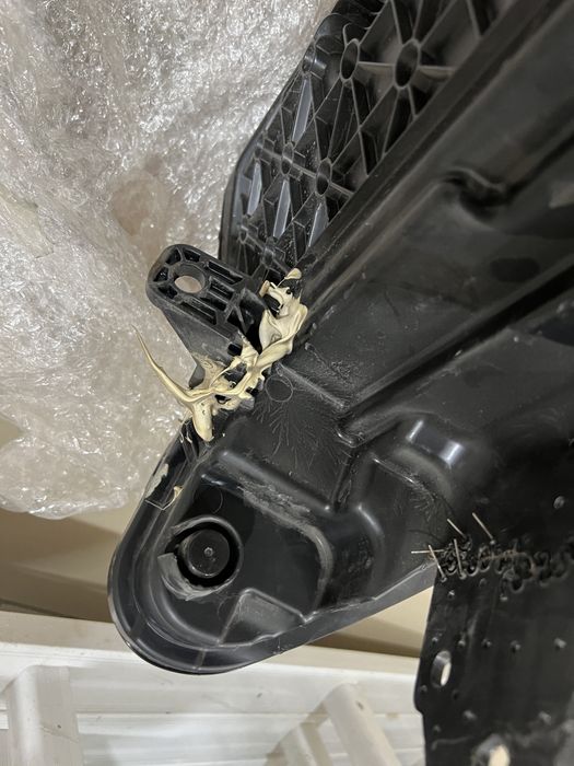 Передняя левая фара от BYD Champion 2023.