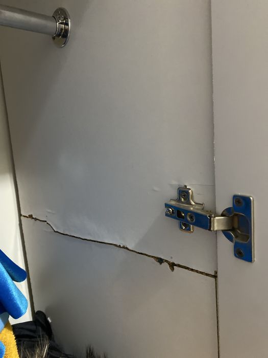 Шкаф сатылады. Размер: 240х50х200. Құлсарыда