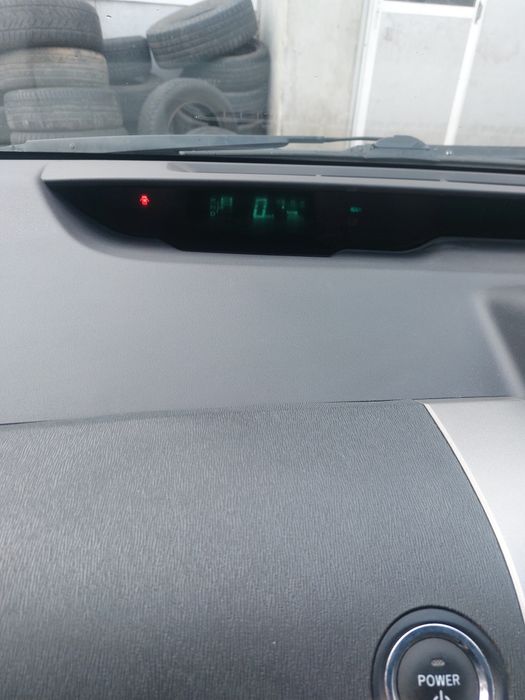 Vând toyota prius 1.5 benzina  hibrid