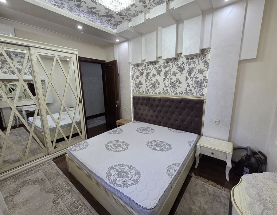 Арендага куйилади 3 хона 1 кухния 2 санузел  1-этаж