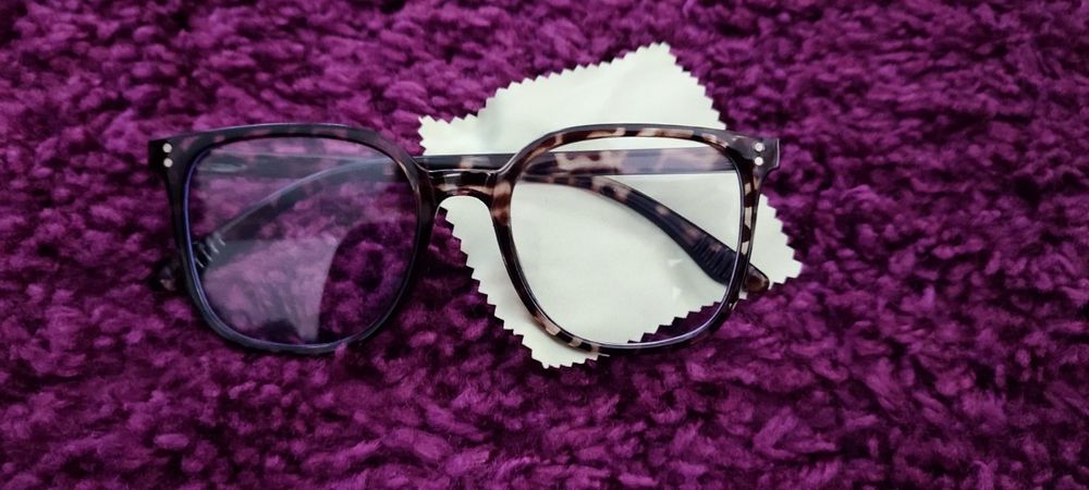 Очила без диоптър