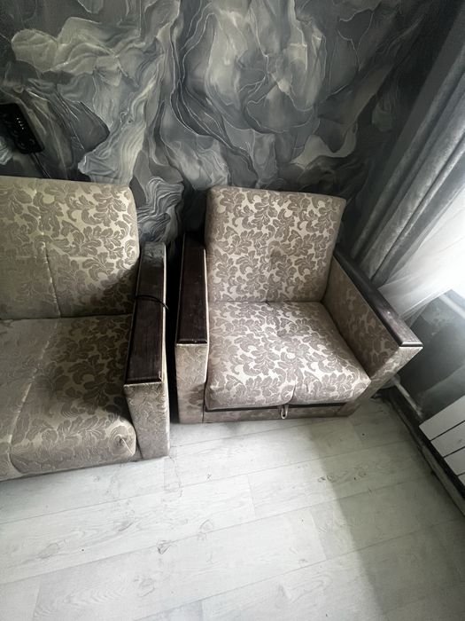 Продам диван с креслом
