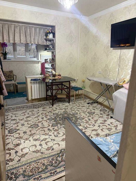 Продаю квартиру Яшнабадский р-н Авиасозлар-4 Кирпич 1-ком быв.общ 3-эт
