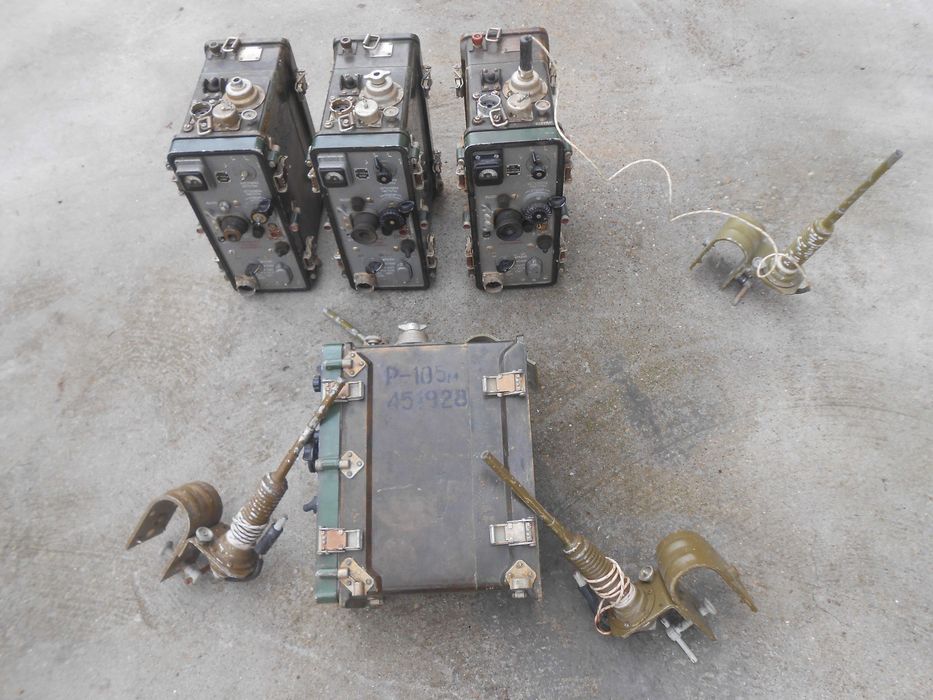 Радиостанция Р-105 М + Антена / СССР - военна - армейска - военен / гр ...