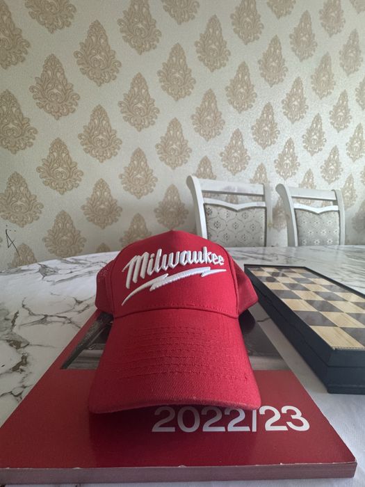 Продам бейсболку Milwaukee