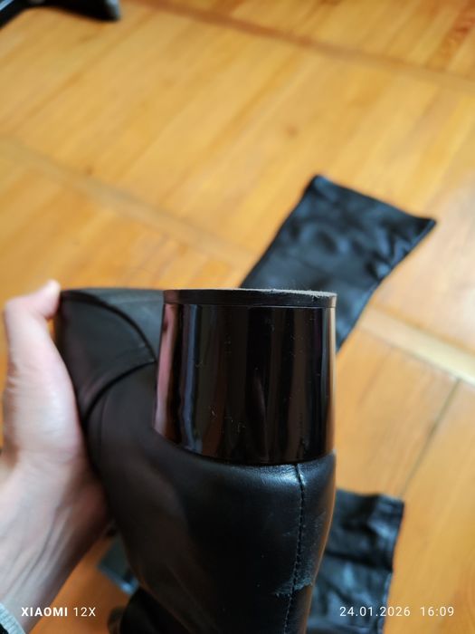 Женские сапоги, ботфорты. Кожаные. В отличном состоянии.  38 размер.