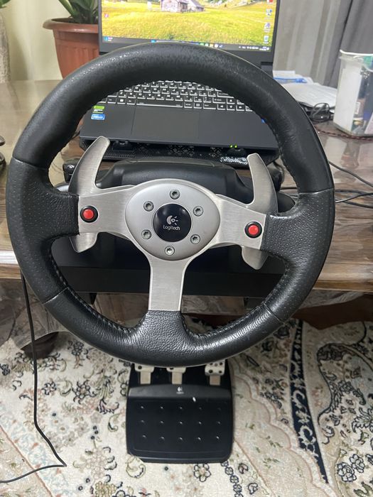 Игравой руль Logitech g25 с педалями и МКП