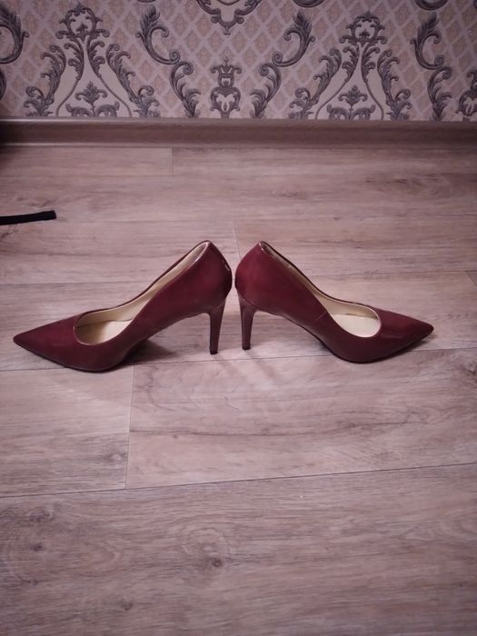 Срочно!!!Продам модельные туфли.торг.