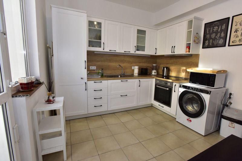 Дава се под наем Тристаен апартамент в София, Център - 80 кв.м за 957.27 € - Снимка #5