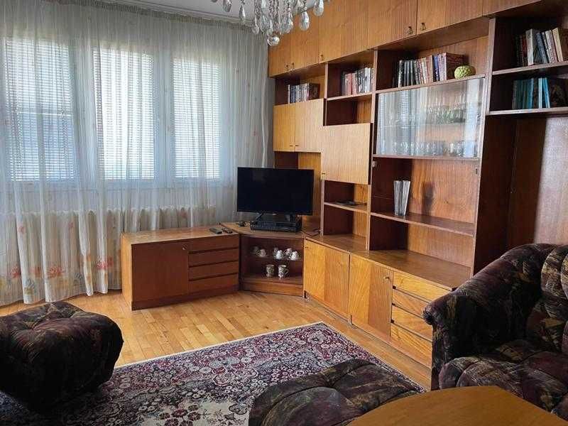 Тристаен ап Младост 1 под наем