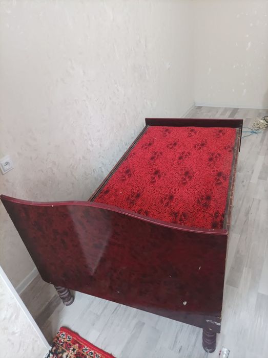 Bir kishilik divan sotiladi