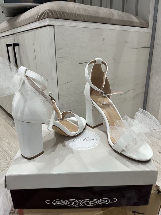 Туфли белые с бантиками