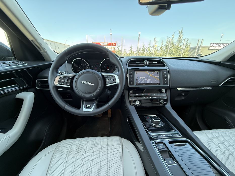 JAGUAR F-PACE R-DYNAMIC AWD - Panoramic  - Posibilitate Finantare Rate