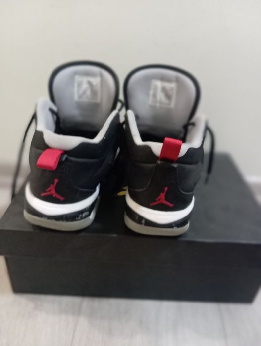 обувки Air Jordan stay loyal 3