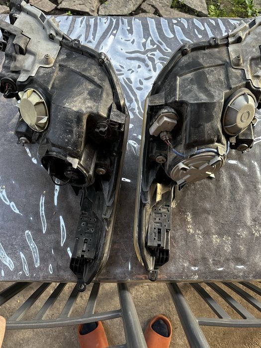 Фары toyota Avensis