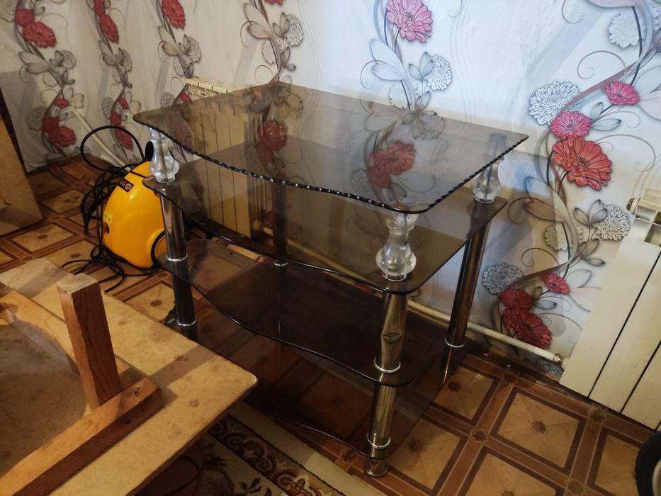 Продам стеклянный столик самовывоз!