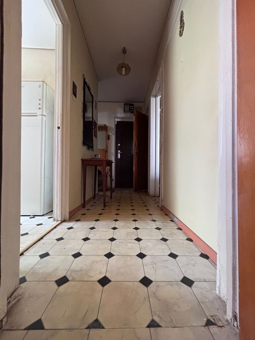 Vand apartament 2 camere sector 4