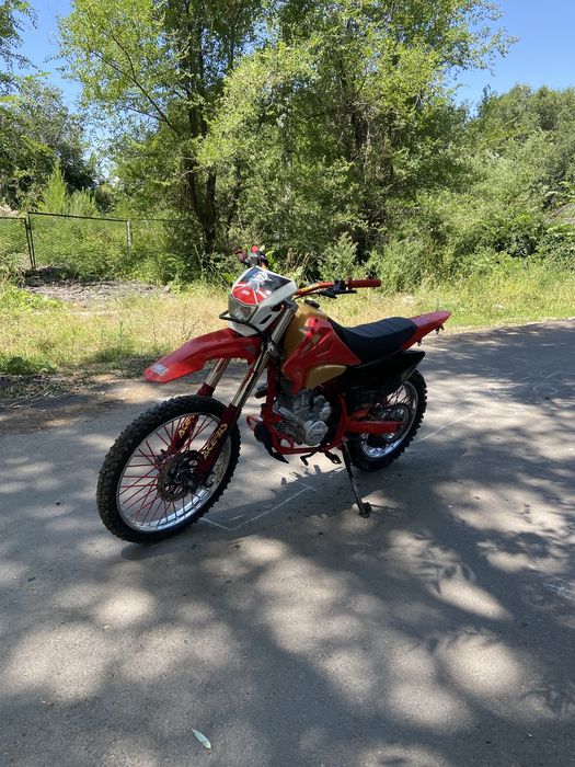 В продаже эндуро 250 кубов