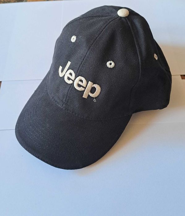 шапка бейзболна Jeep с бродерия, черна 6 панелна и бежово