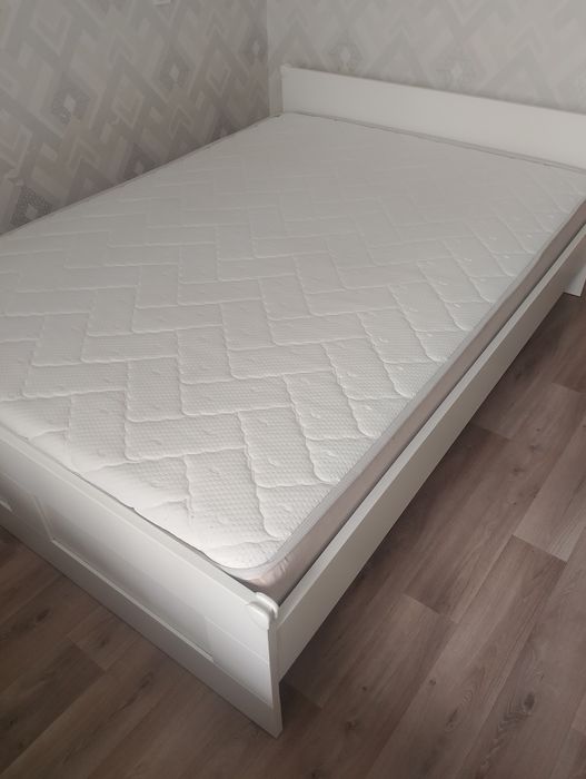 Икея кровать 140*200 в хорошем состоянии