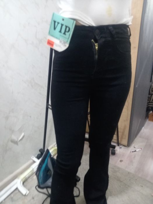 Джинсы стильные новые