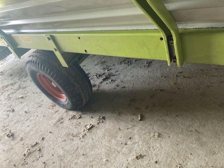 Самотоварещо ремарке за сено