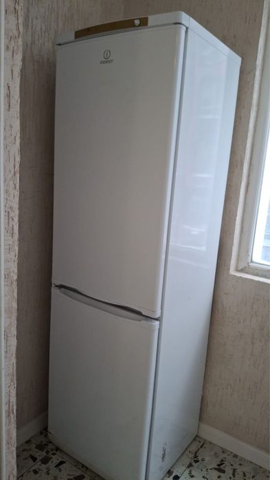 Холодильник Indesit