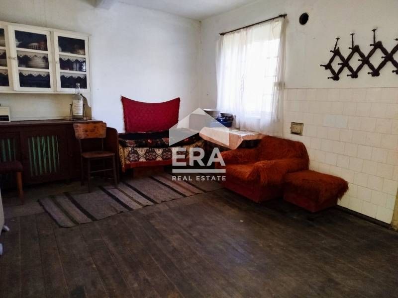 ЕКСКЛУЗИВНО! ЕРА ОСЪМ Ловеч предлага двуетажна къща в с. Лесидрен, Лов