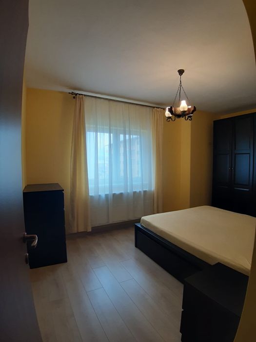 Inchiriez apartament 3 camere decomandat
