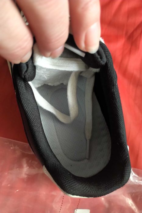 НАМАЛЕНИ - Модни черни и бежови маратонки