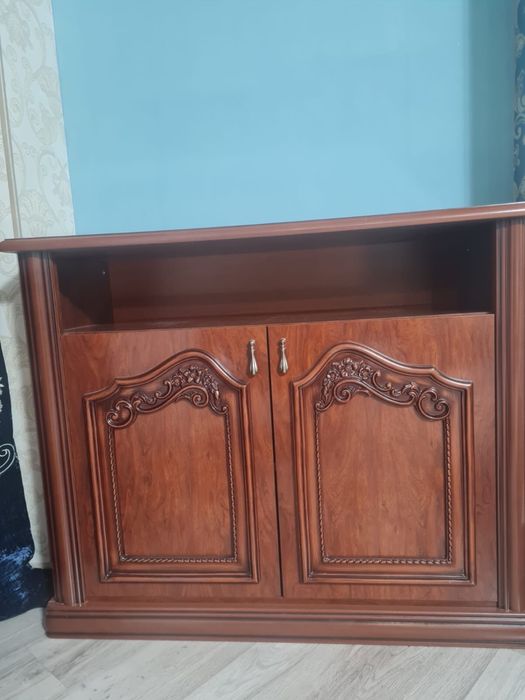 Срочно продам! Стенка и комод