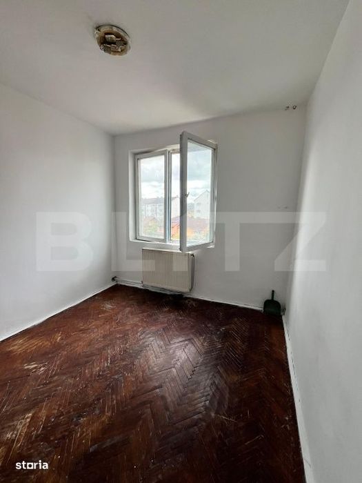 Apartament cu 4 camere, etaj 3, zona Sensul Vechi