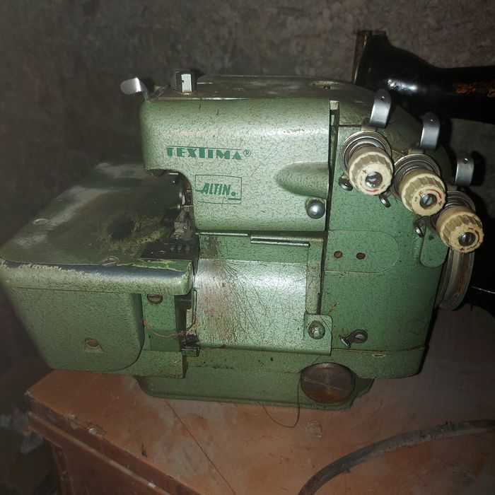 Продам швейную машину