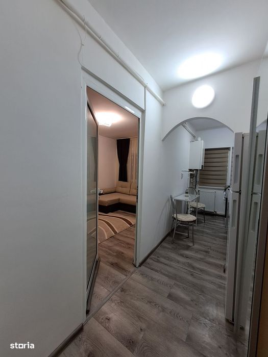 Vând garsoniera Mioveni parter, Maxi-Taxi ,pretabil spatiu