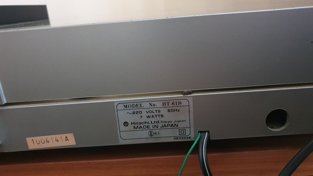 грамофон Hitachi HT-61S, произведен в Япония