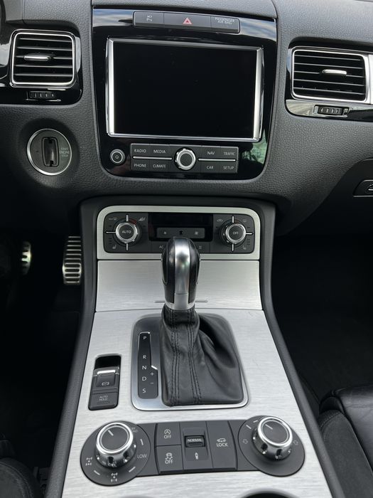 VW Touareg 3.0 TDI V6 *4x Motion*Blocant central/spate*