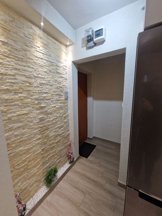 Închiriez apartament