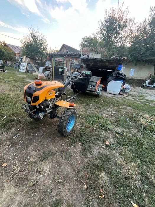 Vând motocultor de 18 cai cu tot ce se vede pe el nu este folosit mult