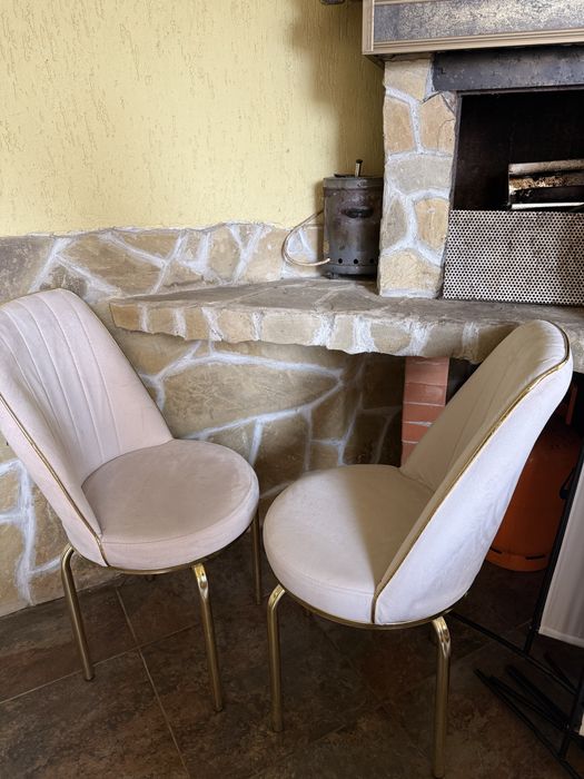 Стол 2бр еднакви