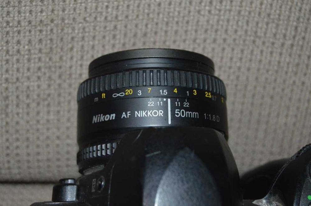 Aparat foto DSLR NIKON D70s + obiectiv Nikkor AF 50mm citeste anuntul