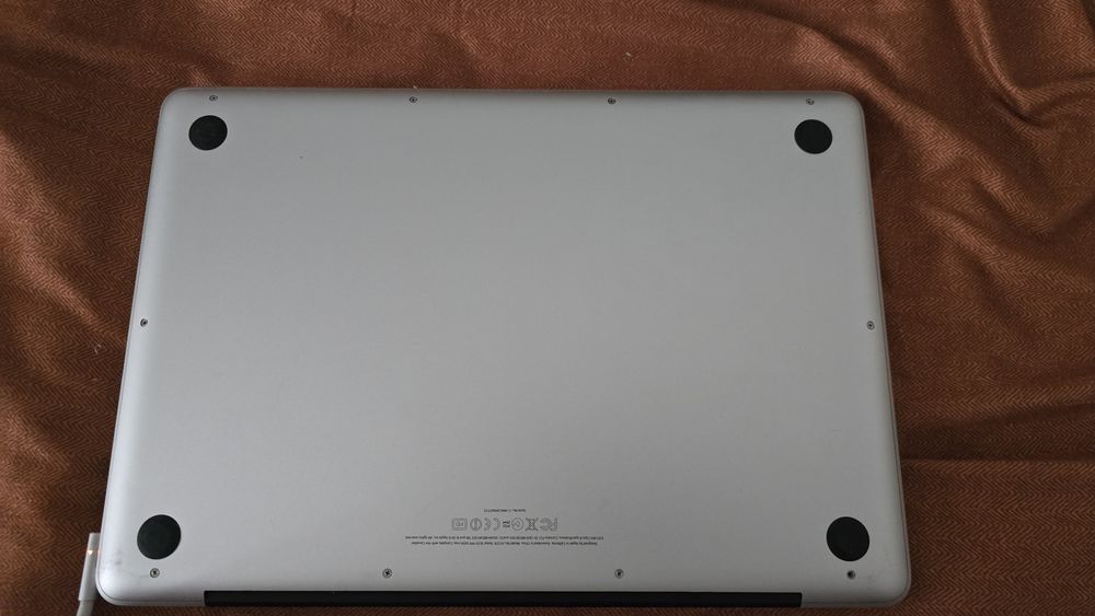 Macbook Pro 13  -  2012г. / 8GB RAM / i5 / 500 SSD за части!!!