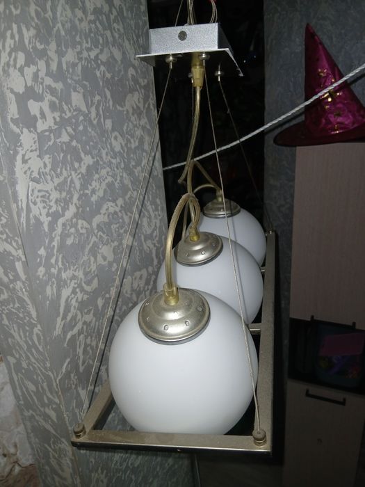 Продам люстру...