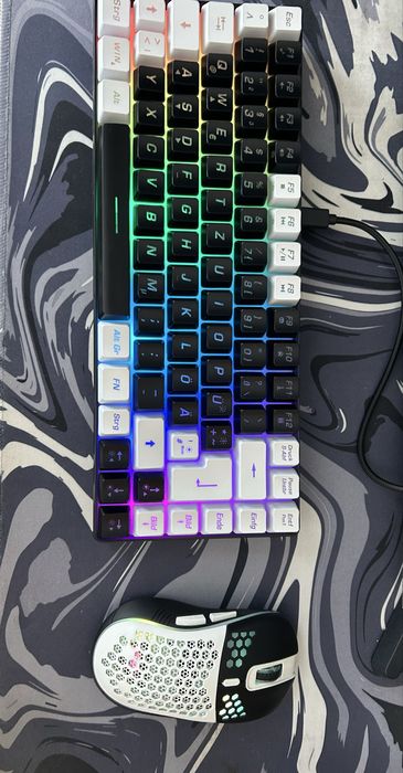 Vand tastatura wireless si maus alb cu negru