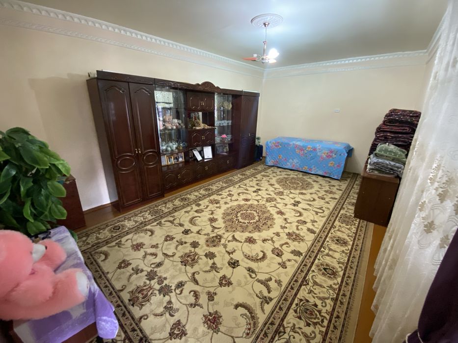 Уй сотилади, углавой ва барча шароитлар бор