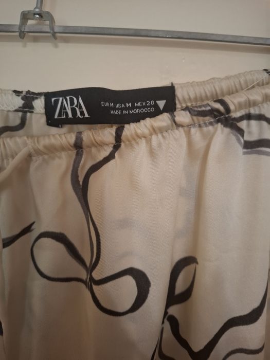 Pantaloni Zara cu fundite mărimea M